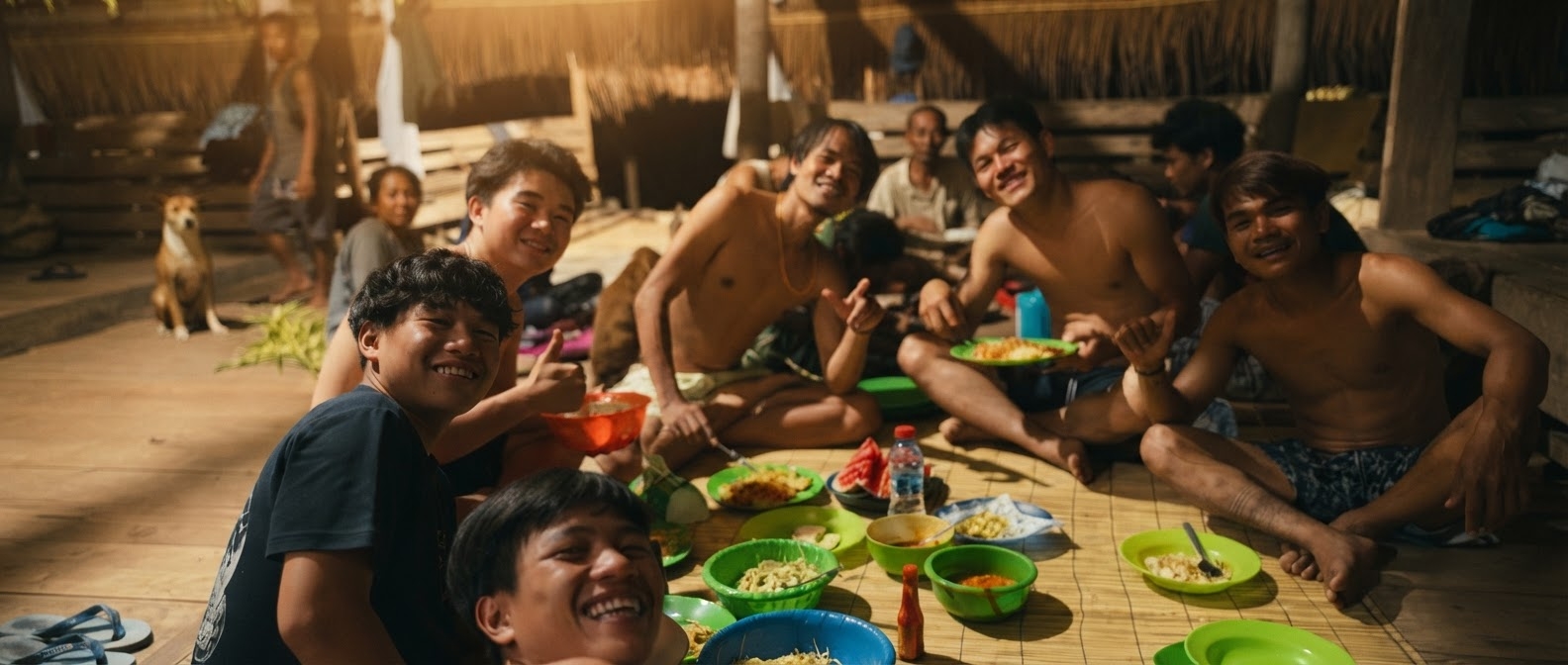 Kebersamaan di Rumah Adat